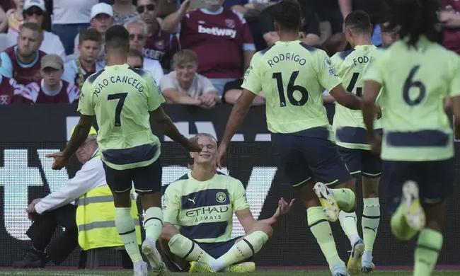 詹姆斯关键三分绝杀