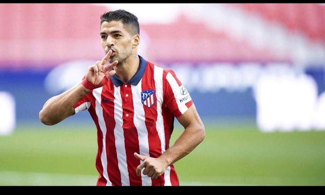 曼联因巴塞罗那关注而面临挑战，加布里埃尔被多家俱乐部关注，但曼联尽力留住他。